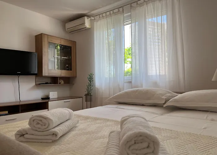 Apartment Lora