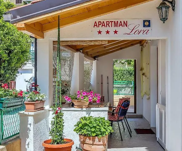 Apartment Lora